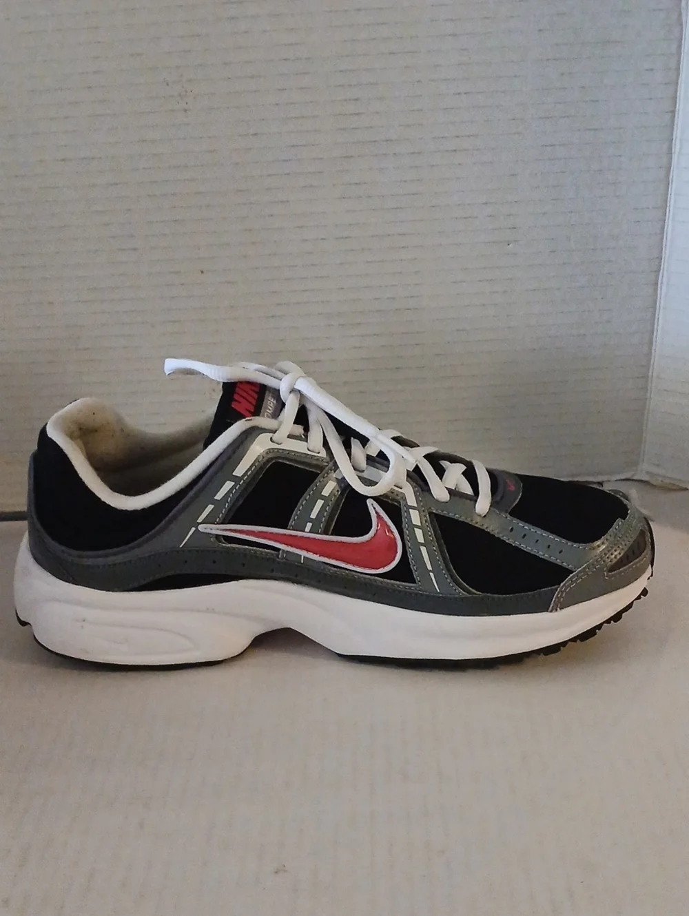 Nike Compete 2 Women’s Black, Gray & Red Athletic Running Shoes